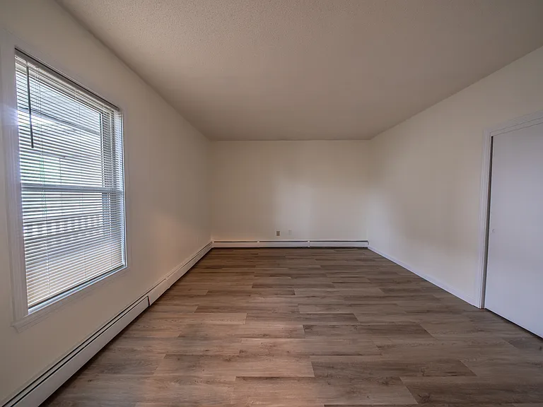 395 Lake Ave — Photo 8