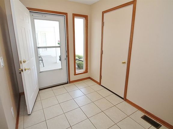 3rd image of 6316 Oak Crest Ln