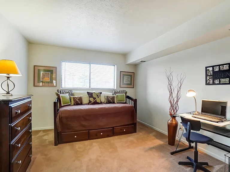 Campus View Apartments — Photo 3