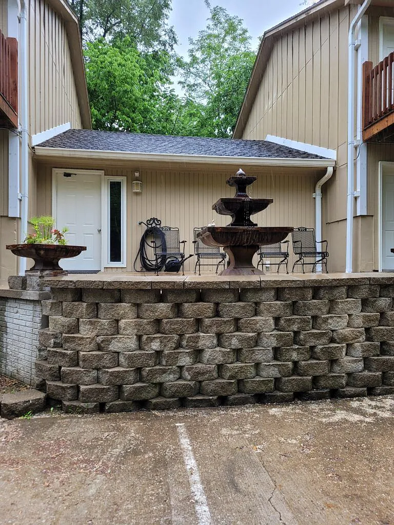 Valley Apartments — Photo 4