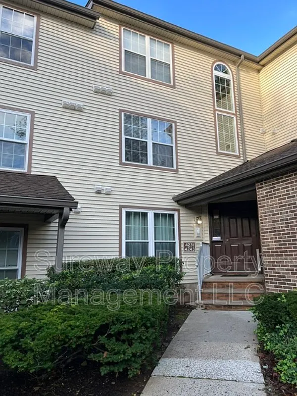 2 bed, 2.0 bath, 1060 sqft, $2,395 — Photo 1