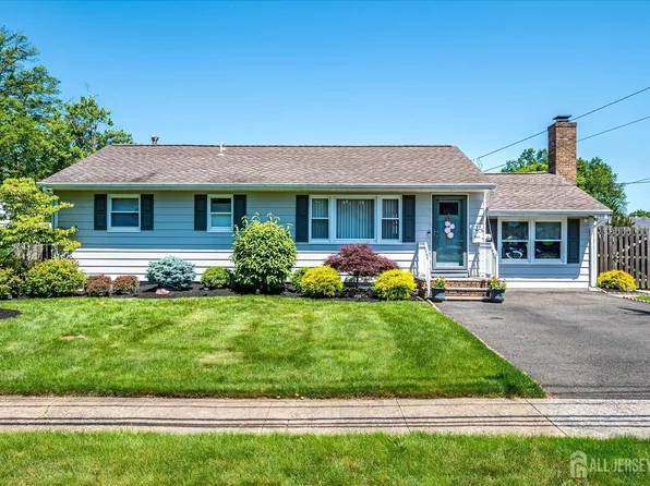 251 E Crescent Pkwy, South Plainfield, NJ 07080