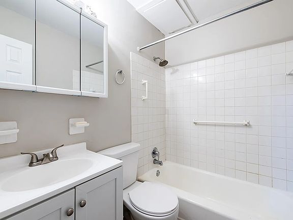 2nd image of 3003 Pamela Way APT 4