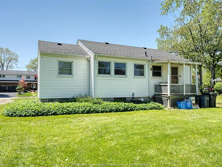 4062 Roseland Dr E — Photo 34