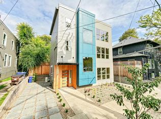 2885 NE Couch St, Portland, OR 97232