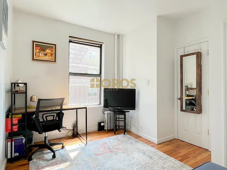 238 E 7th St #14 — Photo 4