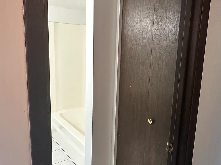 248 E Oak Cliff Ct #5 — Photo 8