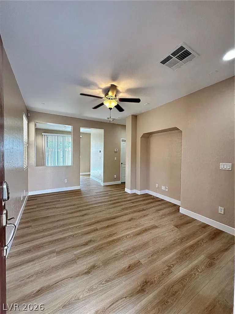 3 bed, 2.5 bath, 1317 sqft, $1,750 — Photo 2