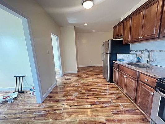 4th image of 649 Pennsylvania Ave #2F