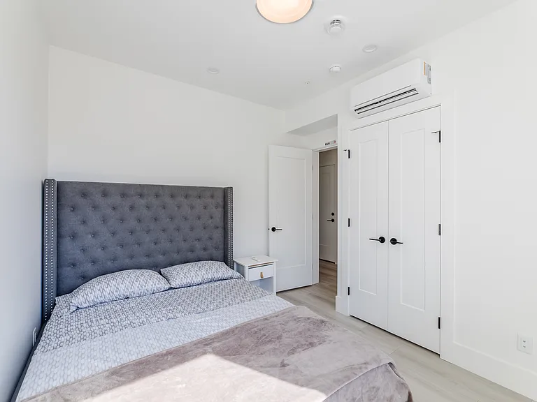 Landry Cres — Photo 10