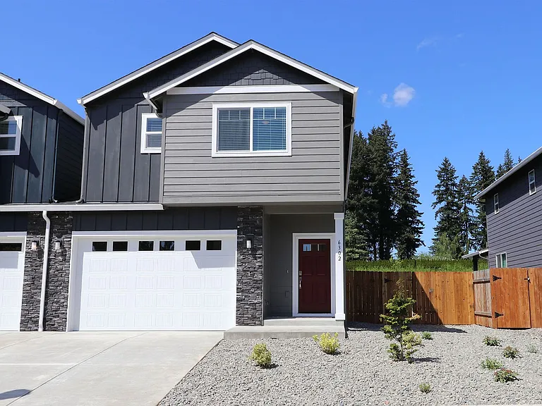 6302 NE 49th Way #A & B — Photo 1