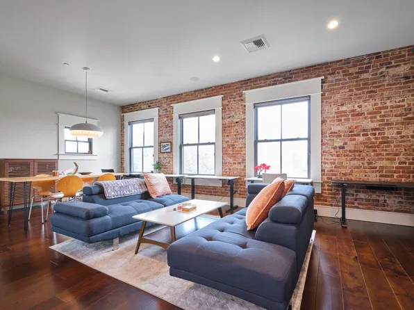 89 N Main St, Ashland, OR 97520