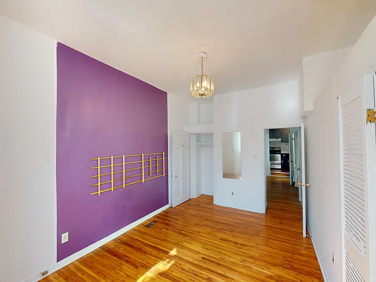 221 Bathurst St #4 — Photo 5
