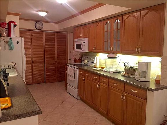 4th image of 1121 Crandon Blvd APT D406