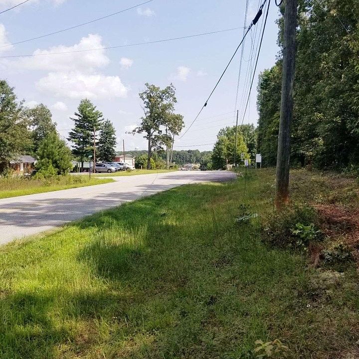 2nd image of 4885 Hog Mountain Rd