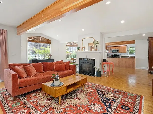 125 W 37th St, Vancouver, WA 98660