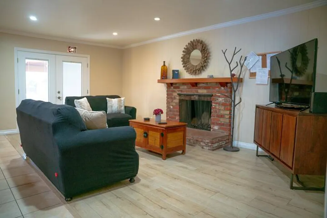 3 bed, 1289 sqft, $3,890 — Photo 4