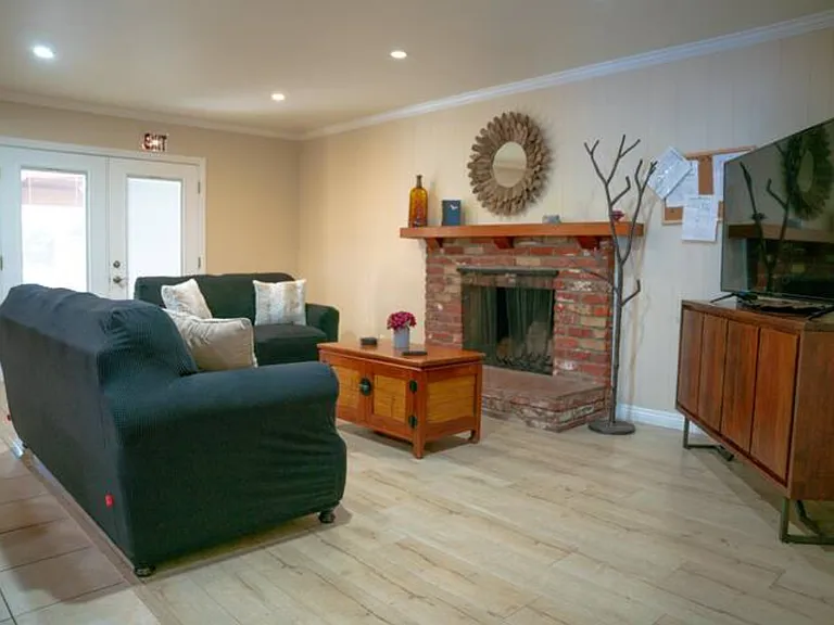 1582 W Chanticleer Rd — Photo 4