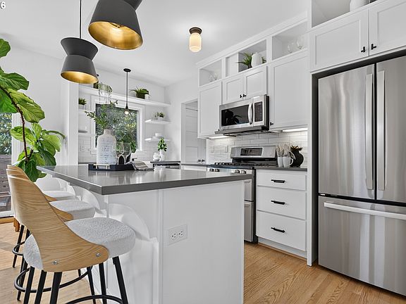 2nd image of 603 SE 48th Ave