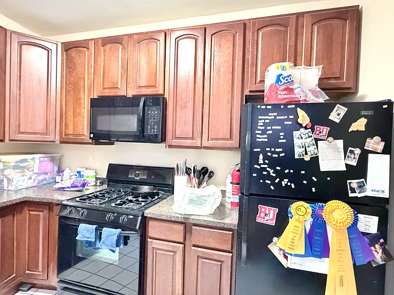100 Linden St #8 — Photo 11