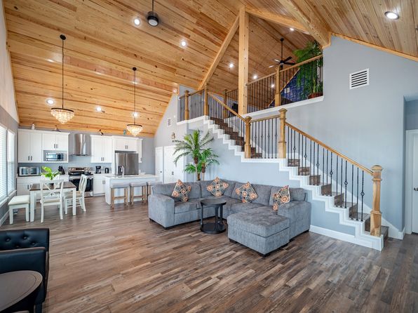 413 Pompano Ln