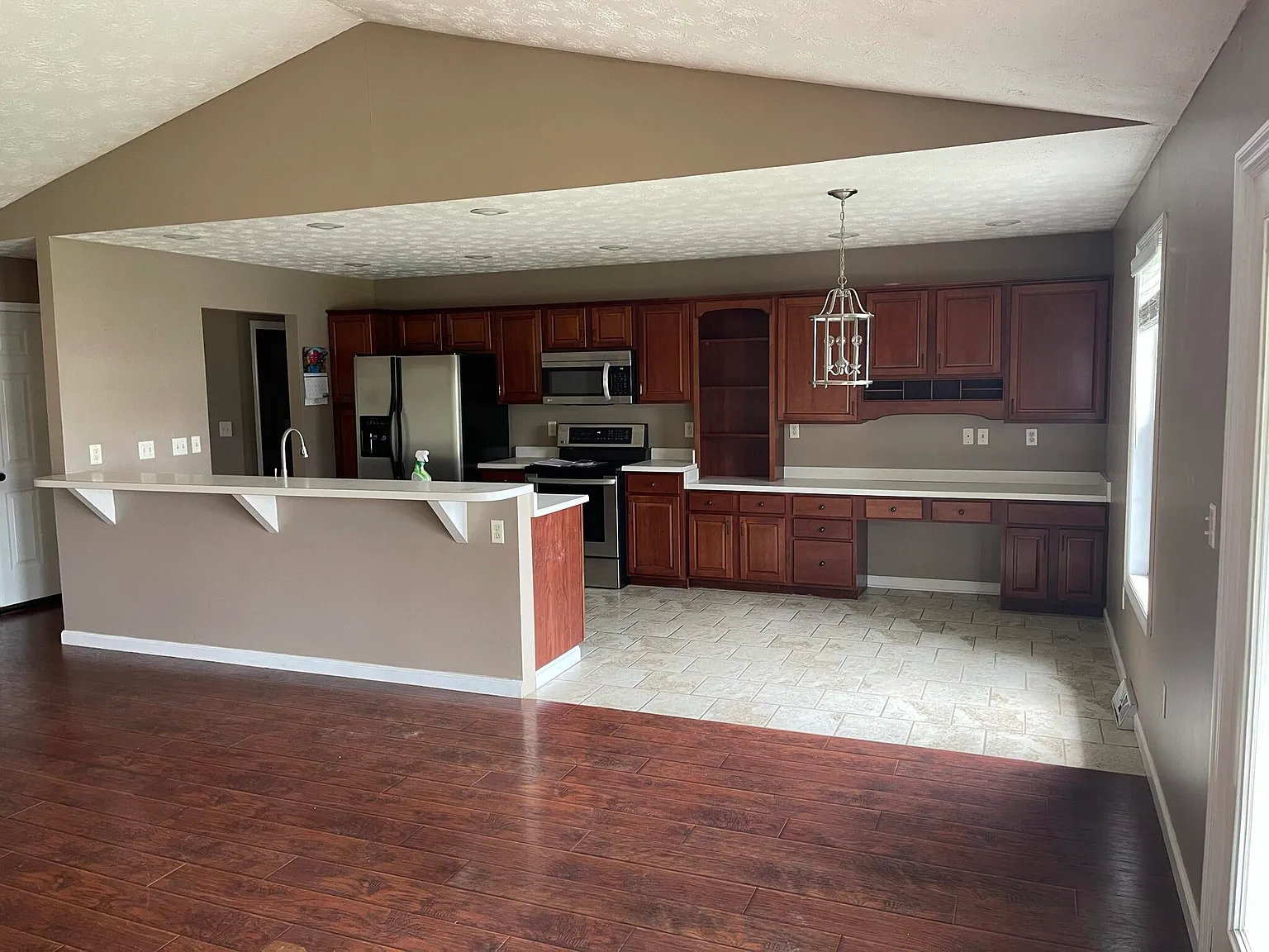 3 bed, 2.0 bath, 1610 sqft, $1,795 — Photo 4