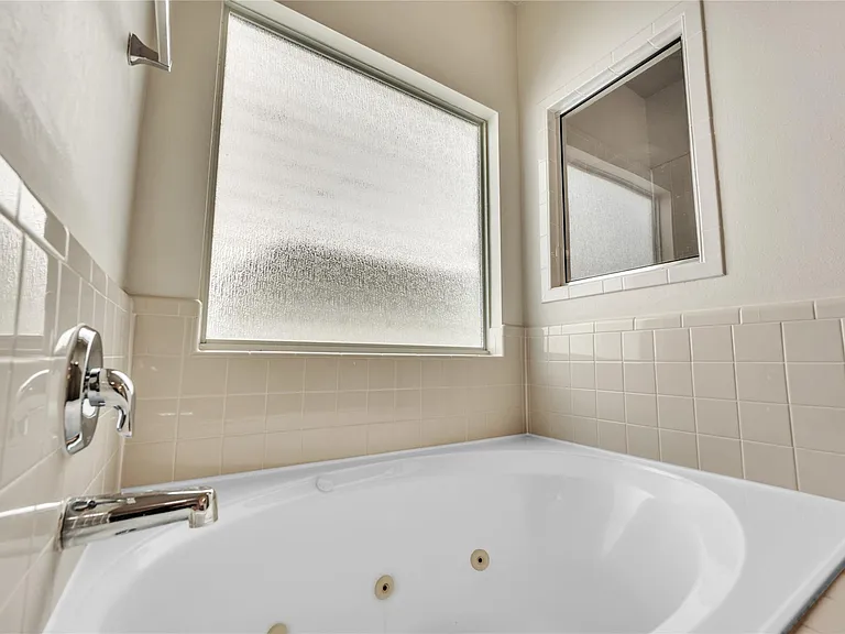 2614 Shady Acres Ct — Photo 32