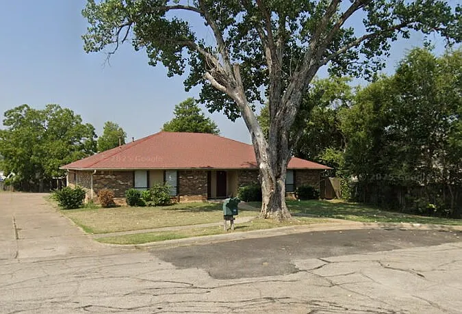3 bed, 2.0 bath, 1330 sqft, $1,875 — Photo 1
