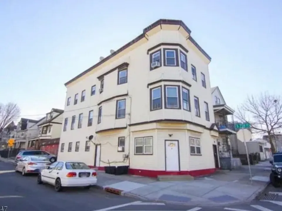 56 11th Ave W #1