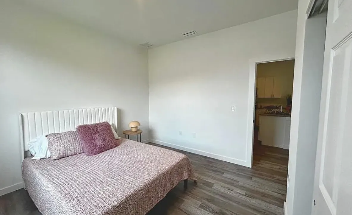 3 bed, 1906 sqft, $2,000 — Photo 1