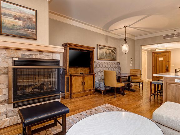 5th image of 2300 Deer Valley Dr E #101