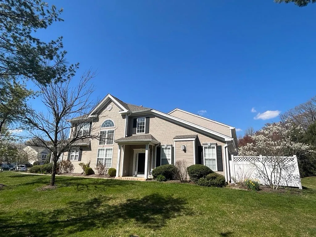 3 bed, 2.5 bath, 2308 sqft, $4,300 — Photo 2