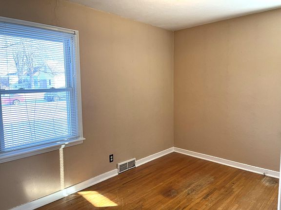 4th image of 714 Tilden St