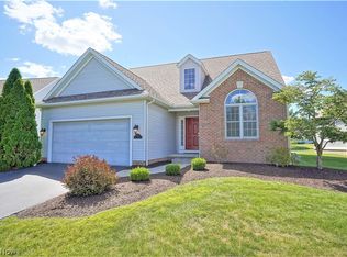 221 Lake Pointe Cir, Canfield, OH 44406