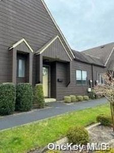170 Southgate Circle #170, Massapequa Park, NY, 11762