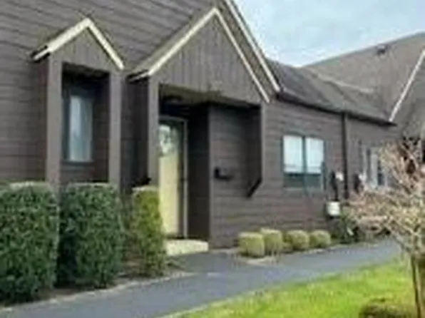 170 Southgate Circle #170, Massapequa Park, NY 11762