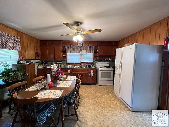 3rd image of 1033 College Dr