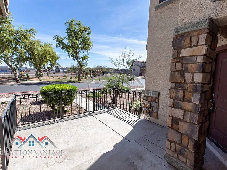2218 N 77th Dr — Photo 6