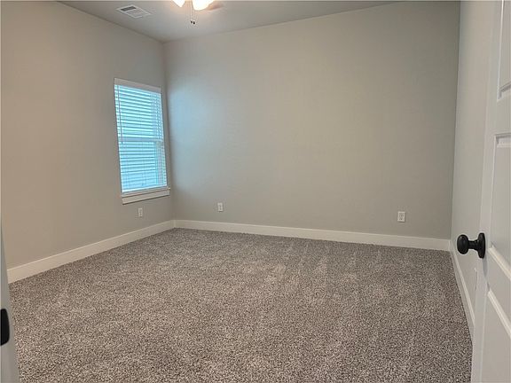 4th image of 907 Fork Ct