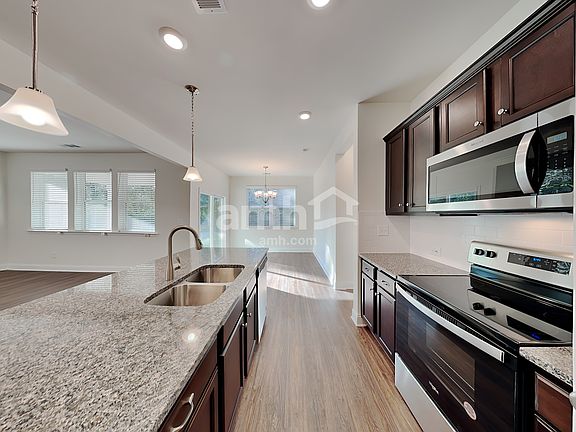 3rd image of 7062 Creeksong Dr