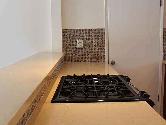 3rd image of 4901 Abbeyville Ave