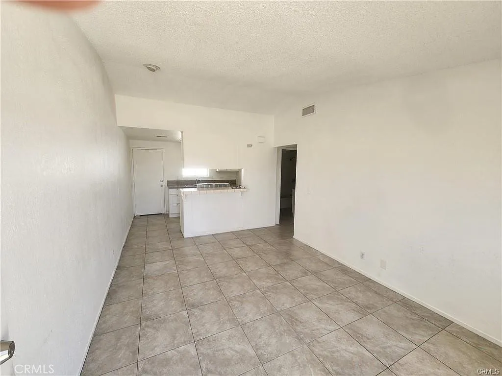 1 bed, 698 sqft, $1,395 — Photo 2