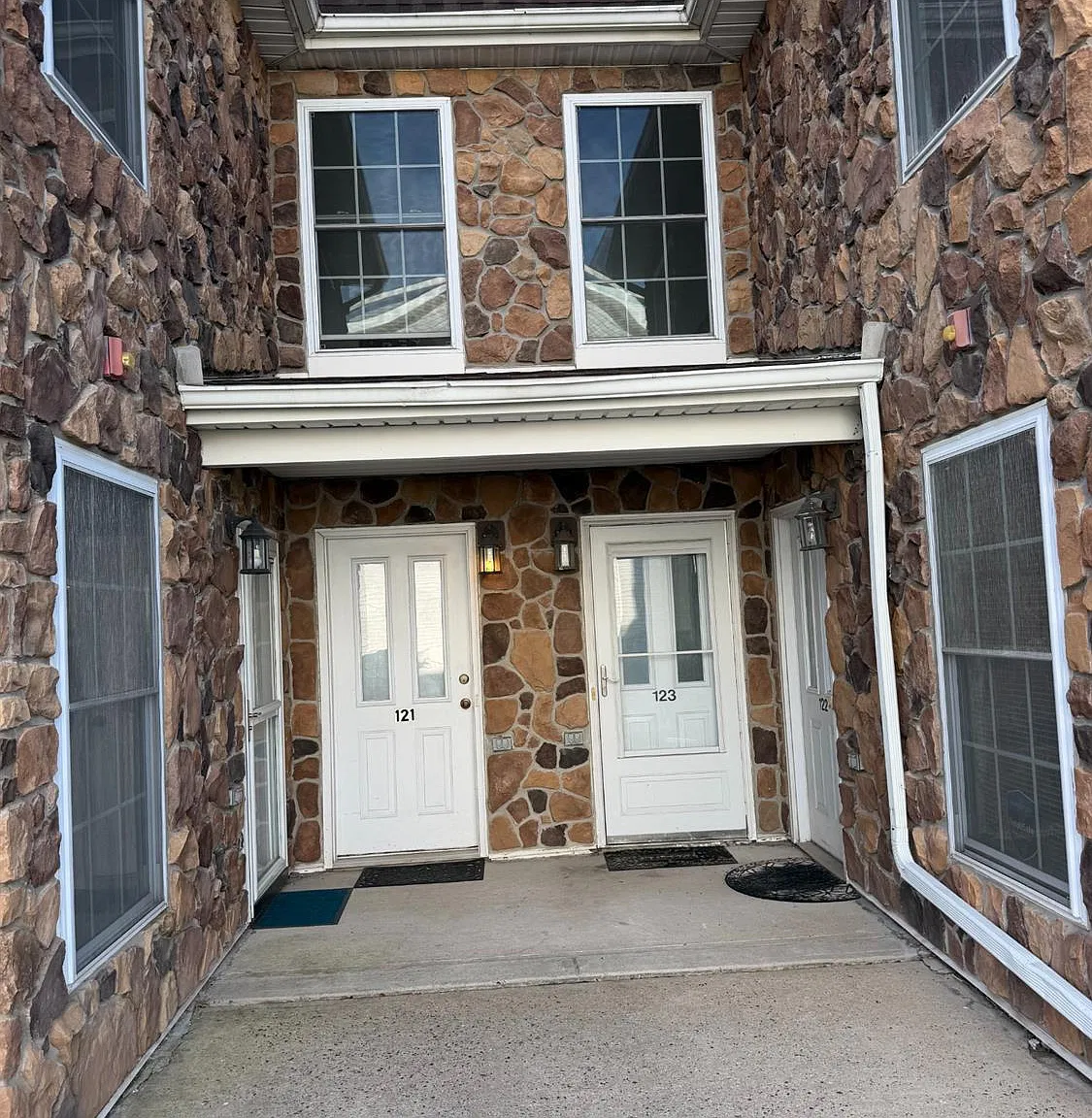 2 bed, 2.0 bath, $2,700 — Photo 2