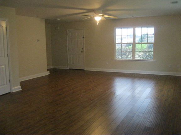 2nd image of 148 Auburn Cir