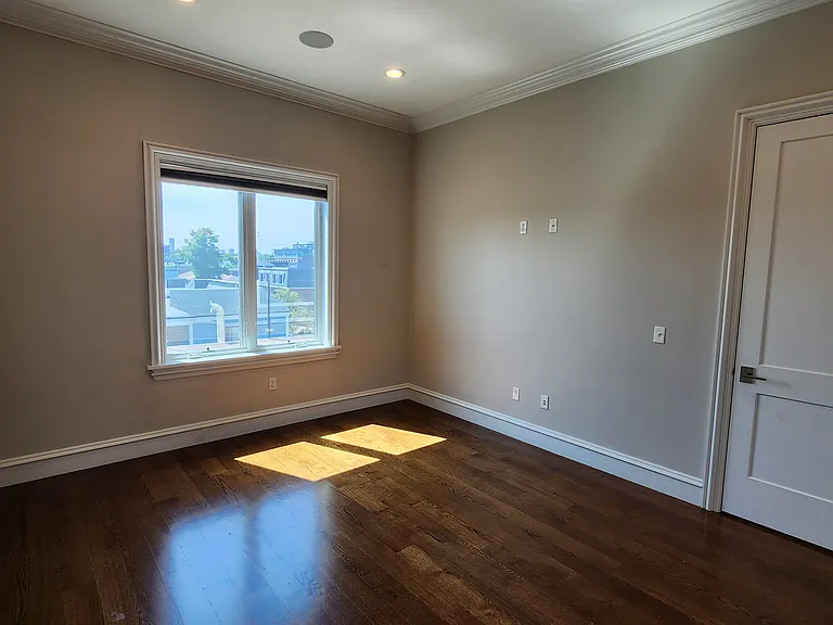 933 E 2nd St #20 — Photo 10
