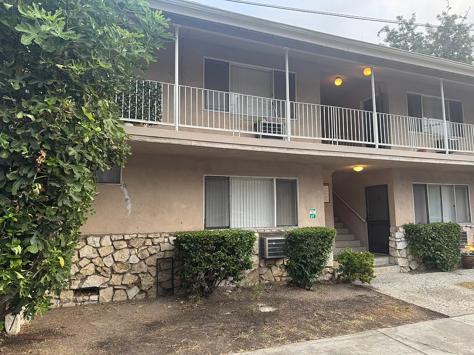 15445 Moorpark St #5
