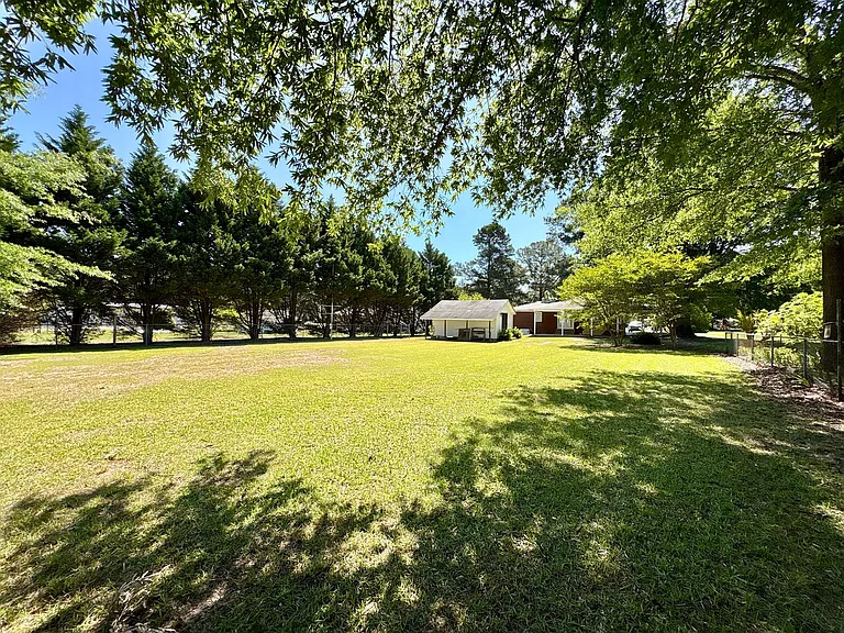 102 N Clarendon Dr — Photo 48