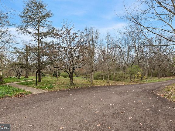 5th image of 1240 Stump Rd