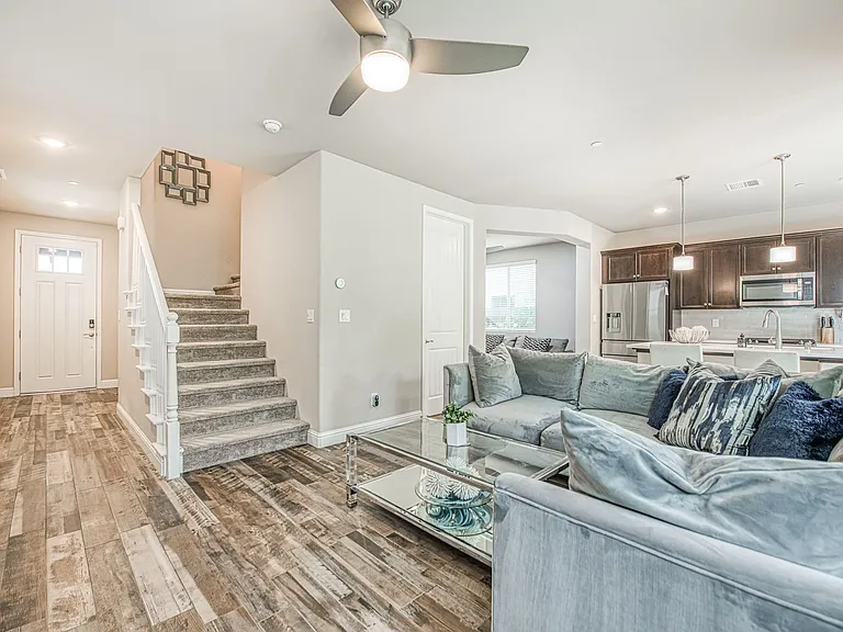 1397 E Via Viola Way — Photo 5