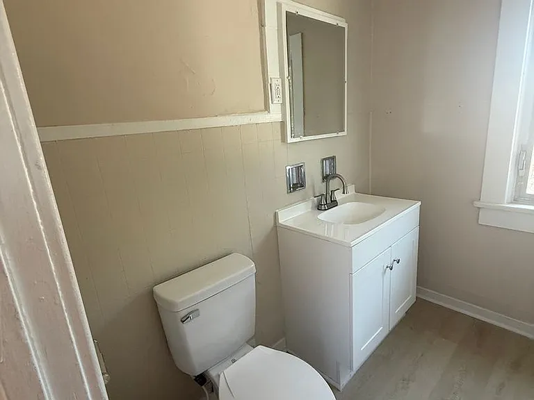 1714 Nelson St — Photo 9